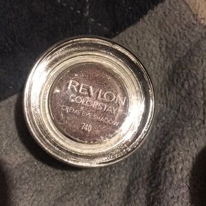 Eyeshadow& foundation